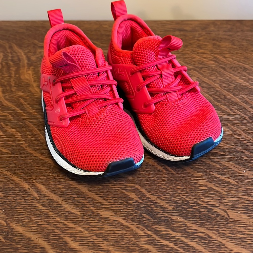 Cutest red pumas!